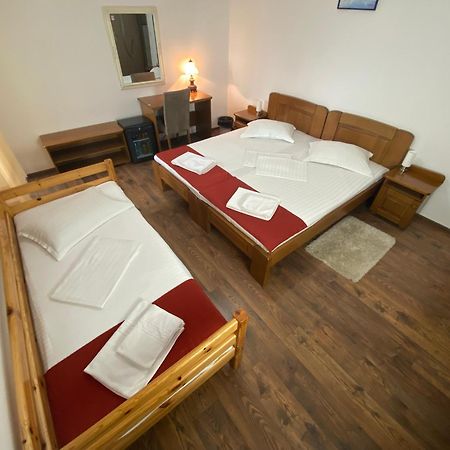 Casa Irinella Bed & Breakfast Satu Mare Ngoại thất bức ảnh