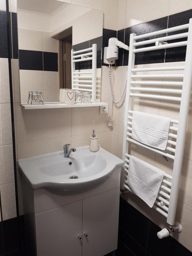 Casa Irinella Bed & Breakfast Satu Mare Ngoại thất bức ảnh