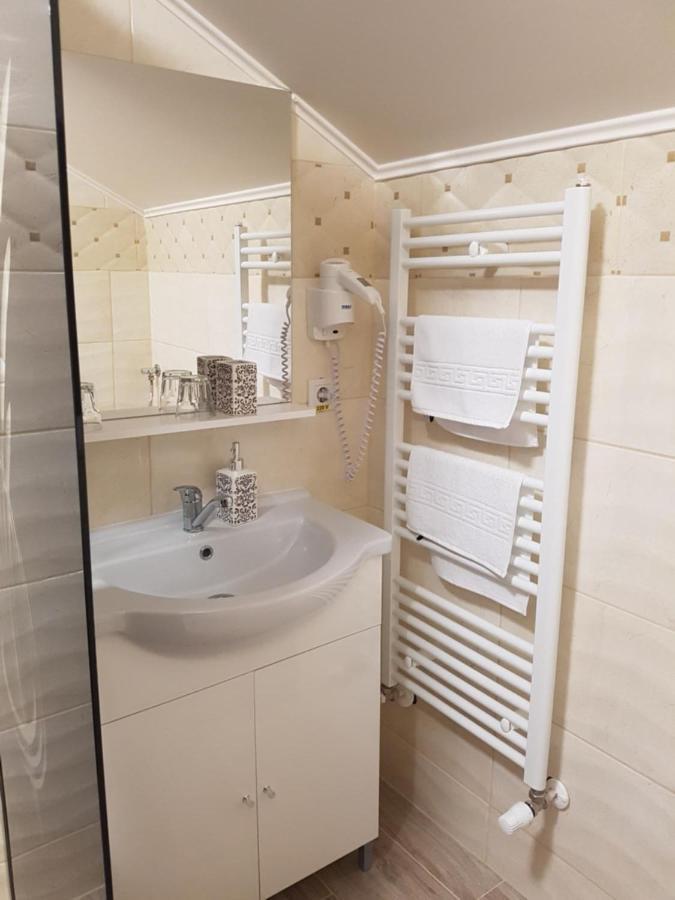 Casa Irinella Bed & Breakfast Satu Mare Ngoại thất bức ảnh