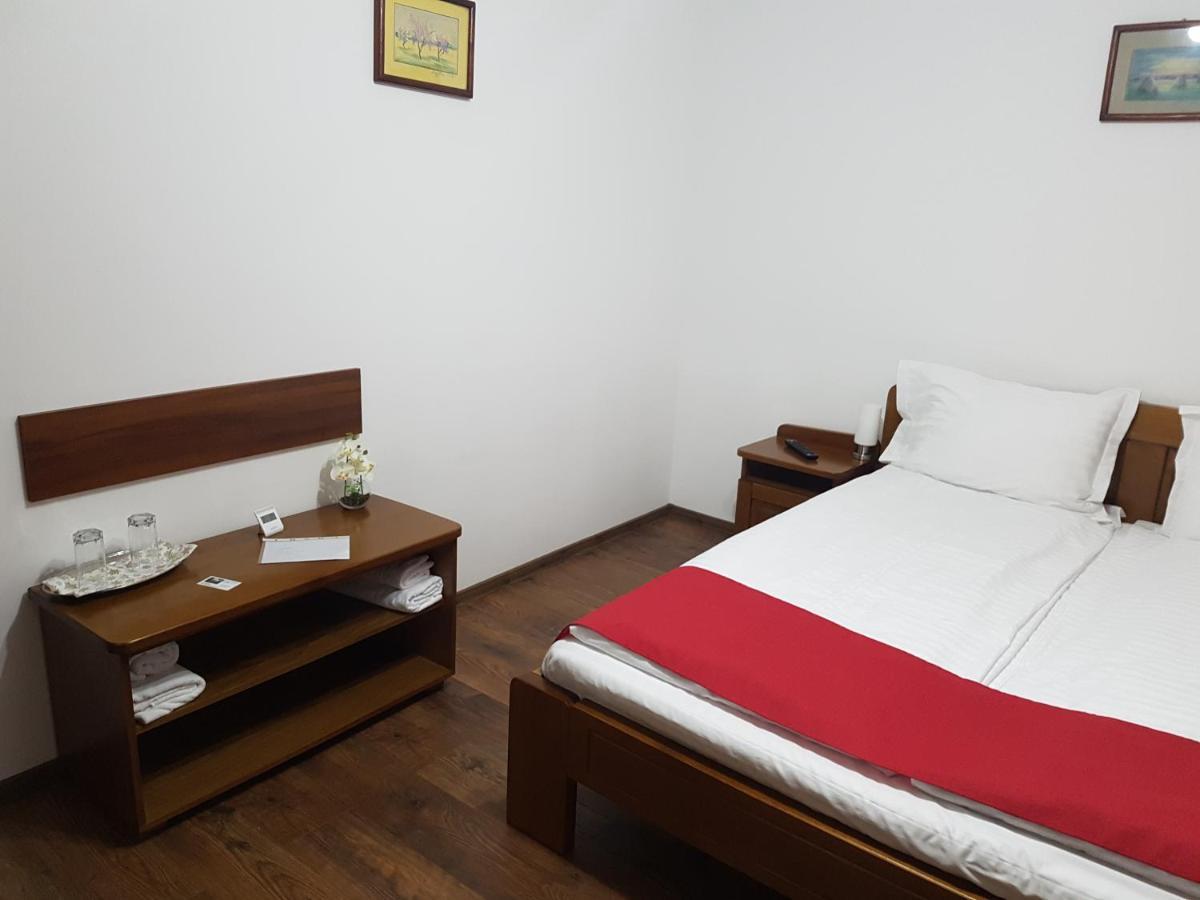 Casa Irinella Bed & Breakfast Satu Mare Ngoại thất bức ảnh