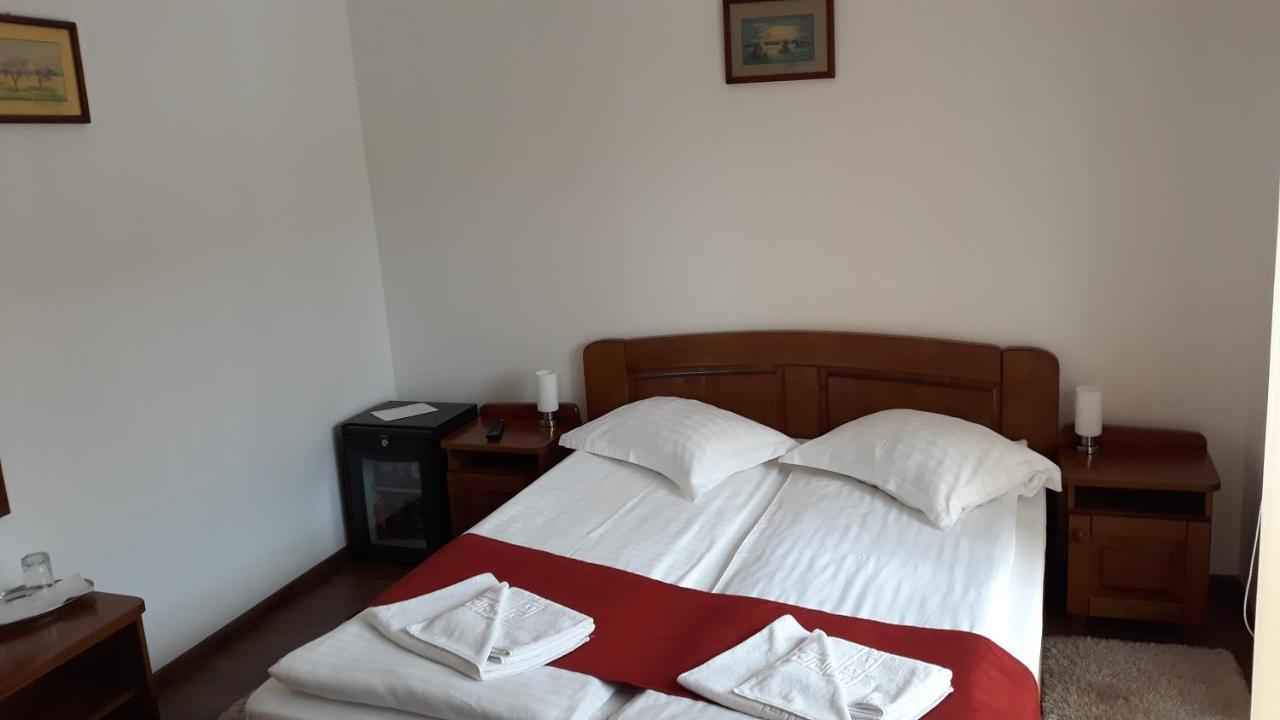 Casa Irinella Bed & Breakfast Satu Mare Ngoại thất bức ảnh