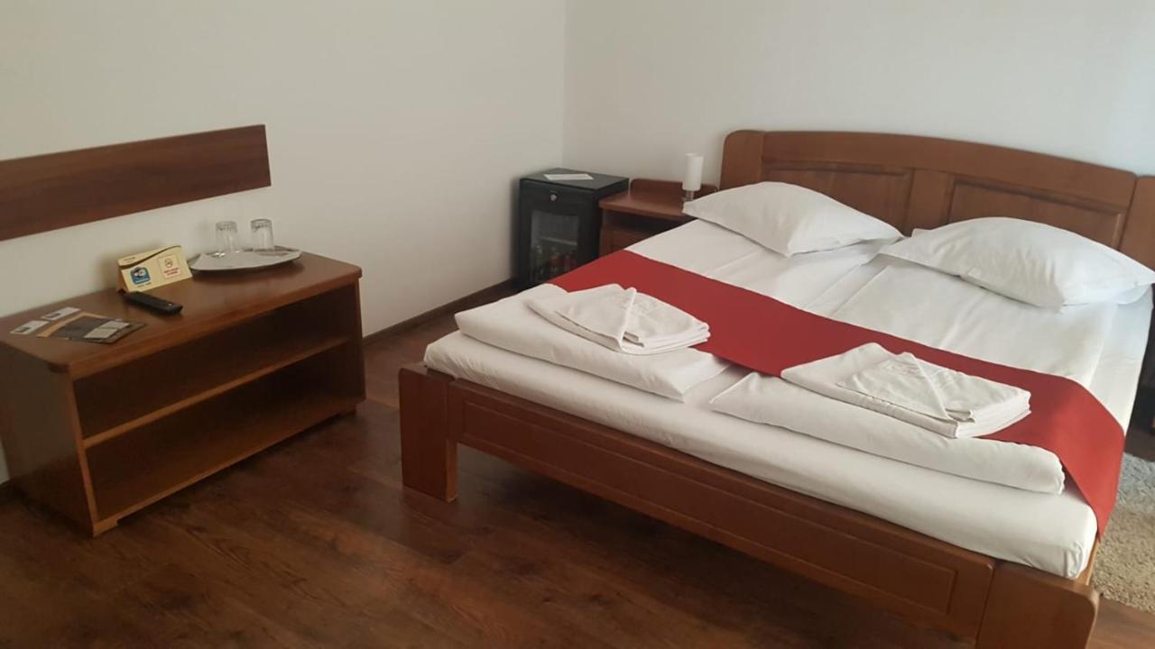 Casa Irinella Bed & Breakfast Satu Mare Ngoại thất bức ảnh