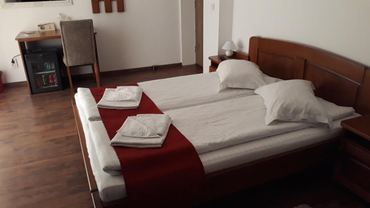 Casa Irinella Bed & Breakfast Satu Mare Ngoại thất bức ảnh